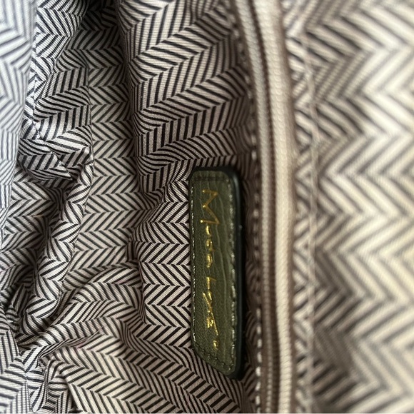 Moda Luxe Diva Crossbody - Picture 4 of 4